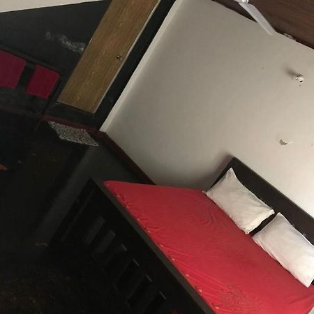 Everest Rooms Piliyandala Bagian luar foto