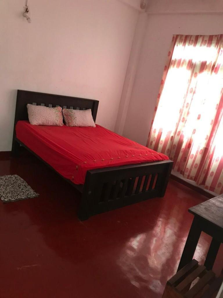 Everest Rooms Piliyandala Bagian luar foto