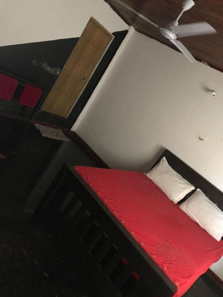 Everest Rooms Piliyandala Bagian luar foto