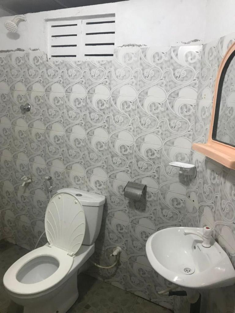 Everest Rooms Piliyandala Bagian luar foto